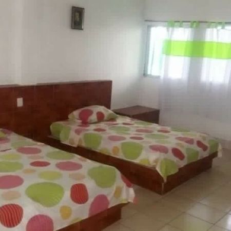 Tortugas Place Hotel Y Bungalos Monterrico Bagian luar foto