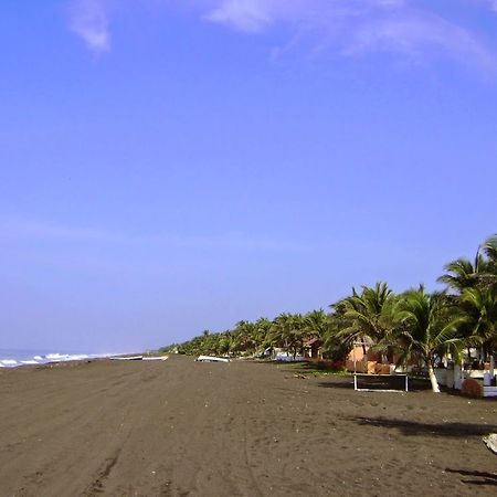 Tortugas Place Hotel Y Bungalos Monterrico Bagian luar foto