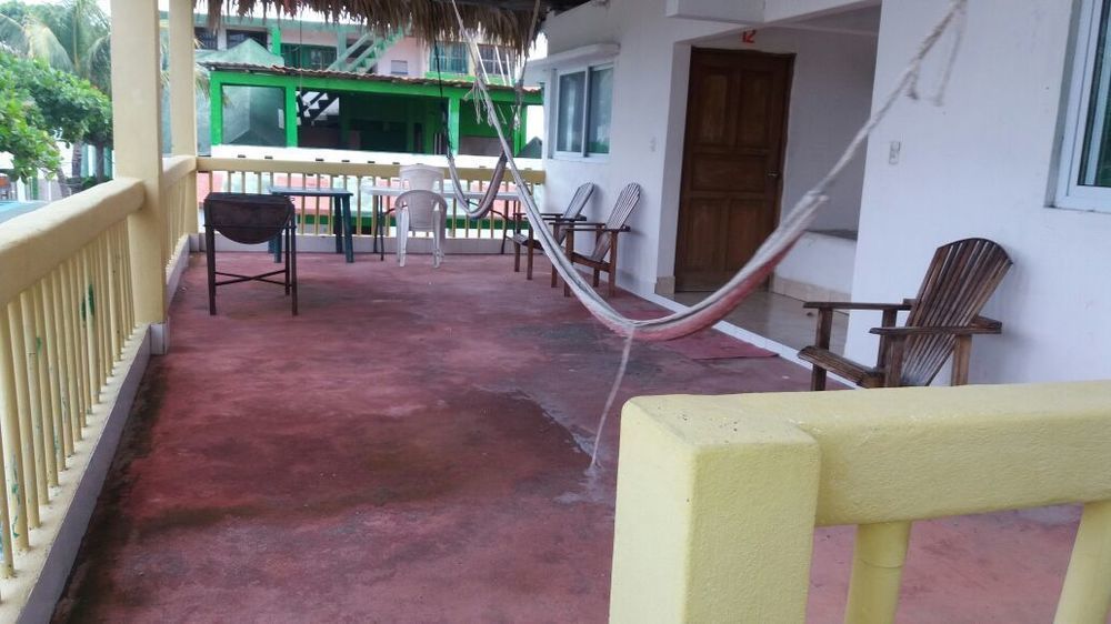 Tortugas Place Hotel Y Bungalos Monterrico Bagian luar foto