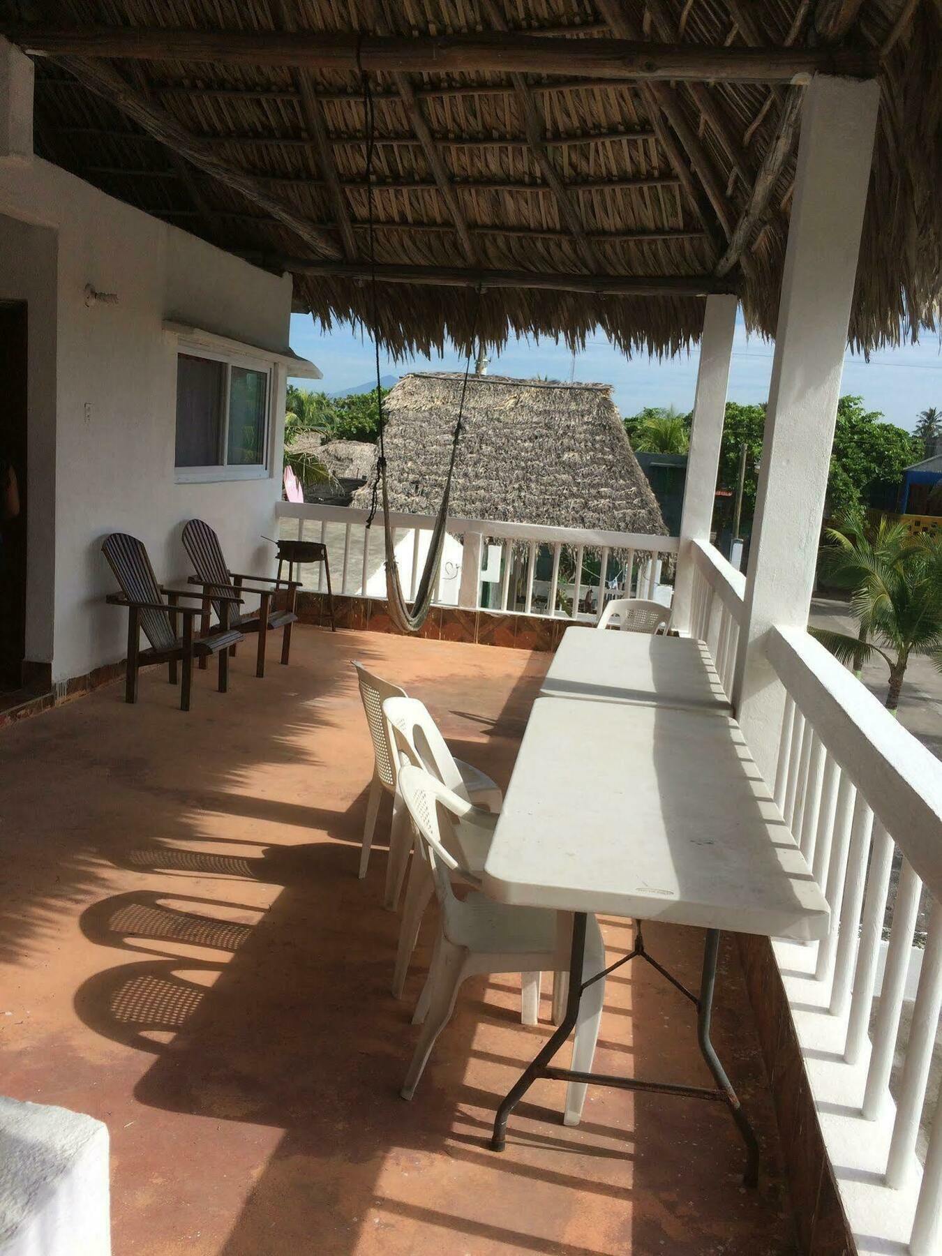 Tortugas Place Hotel Y Bungalos Monterrico Bagian luar foto