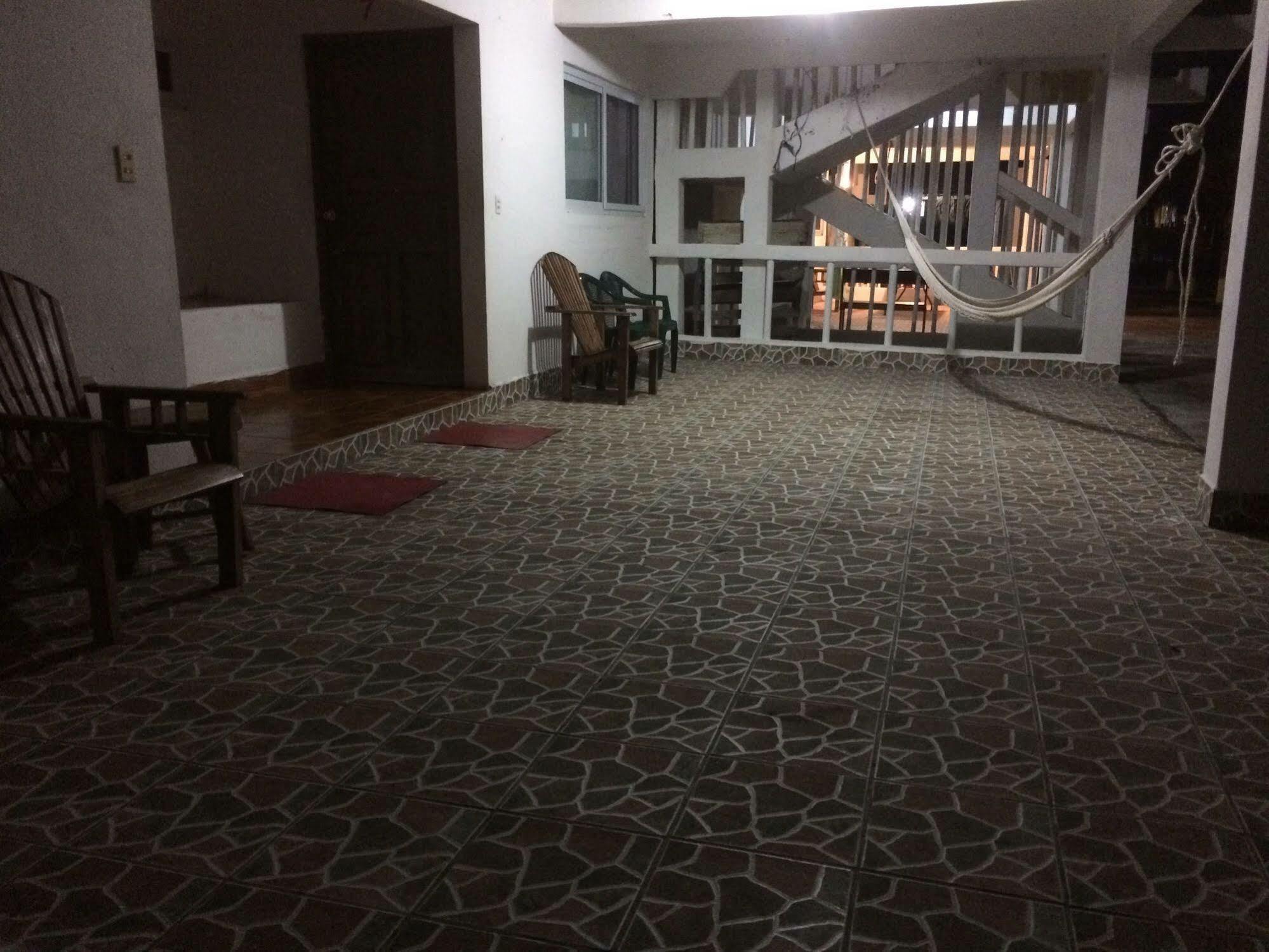 Tortugas Place Hotel Y Bungalos Monterrico Bagian luar foto